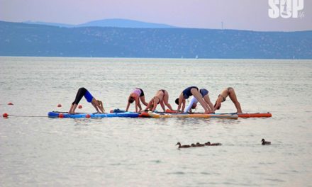 Napüdvözlet a Balaton közepén – ilyen volt életem első SUP yogája